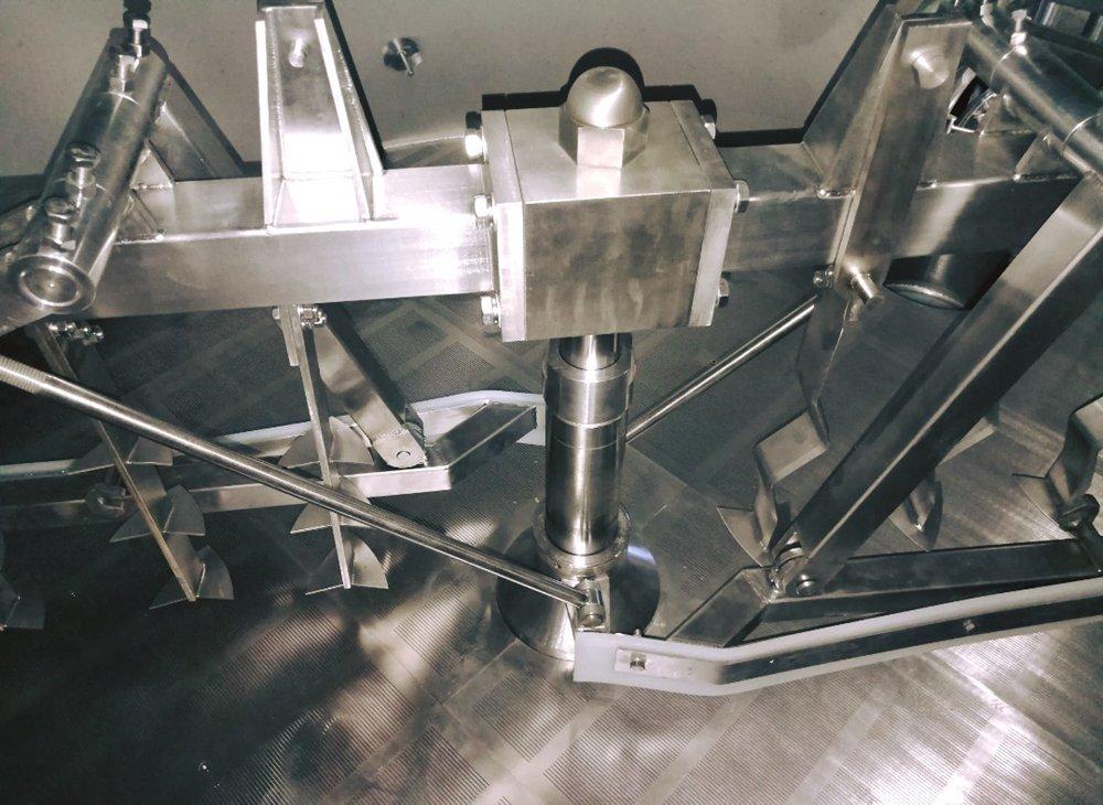 <b>A brewery equipment of automatic lifted rake in lauter tun</b>